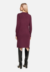 Strickkleid mit Schleifenknoten / Modellfoto Rückseite