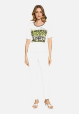 Basic Shirt mit Rippenstruktur / Modellfoto Vorderseite (Outfit)