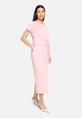 Jumpsuit mit Eingrifftaschen / Modellfoto Vorderseite (Outfit)