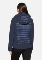 Outdoorjacke mit abnehmbarer Kapuze / Modellfoto Rückseite