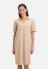 Leinenkleid mit Knopfleiste / Modellfoto Vorderseite