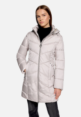 Outdoorjacke mit abnehmbarer Kapuze / Modellfoto Vorderseite
