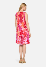 Plisseekleid ohne Arm / Modellfoto Rückseite