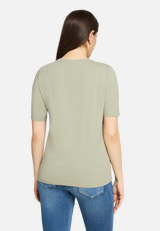 Basic Shirt mit Aufdruck / Modellfoto Rückseite