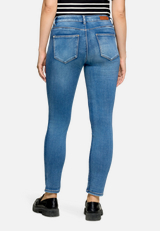 Slim Fit Jeans  mit Stretch-Anteil Style Sunny Short  / Modellfoto Rückseite
