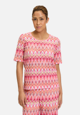 Spitzenshirt mit Rippbündchen / Modellfoto Vorderseite