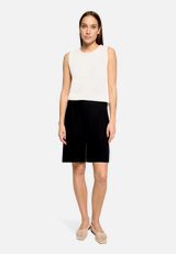Bermuda-Shorts  mit elastischem Bund / Modellfoto Vorderseite (Outfit)