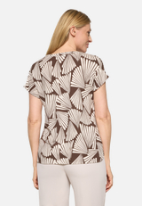 Basic Shirt mit V-Ausschnitt / Modellfoto Rückseite