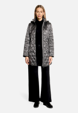 Outdoorjacke mit abnehmbarer Kapuze / Modellfoto Vorderseite (Outfit)