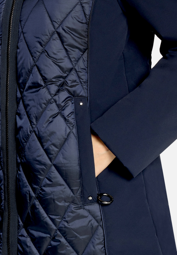 Outdoorjacke mit abnehmbarer Kapuze / Detailbild