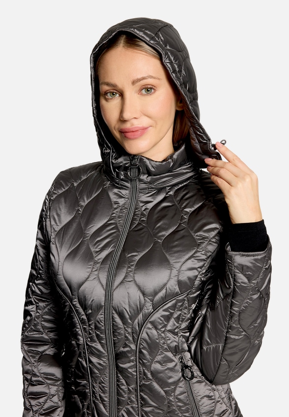 Outdoorjacke mit abnehmbarer Kapuze / Detailbild