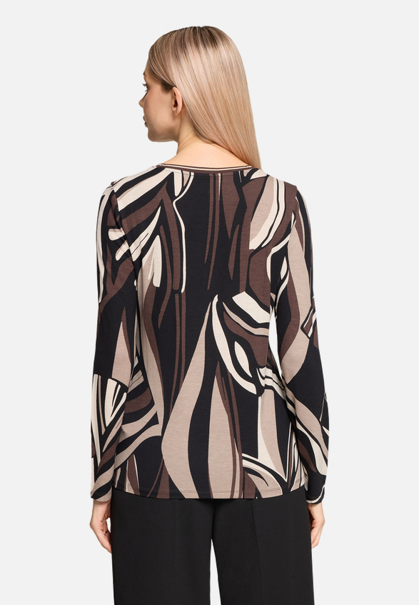 Basic Shirt mit Rippbündchen / Modellfoto Rückseite