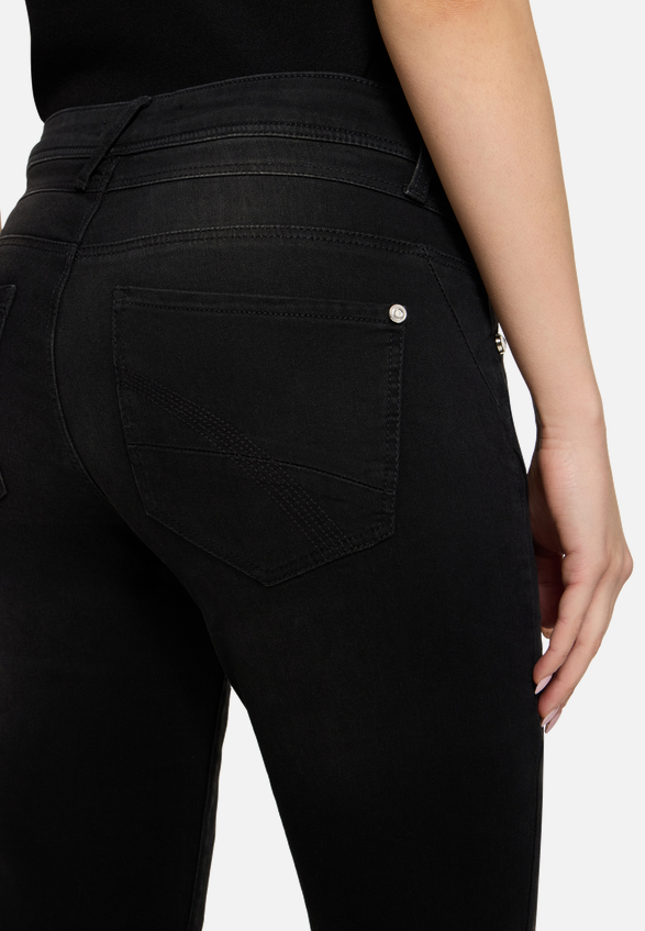Boyfriend-Hose mit Nieten / Detailbild