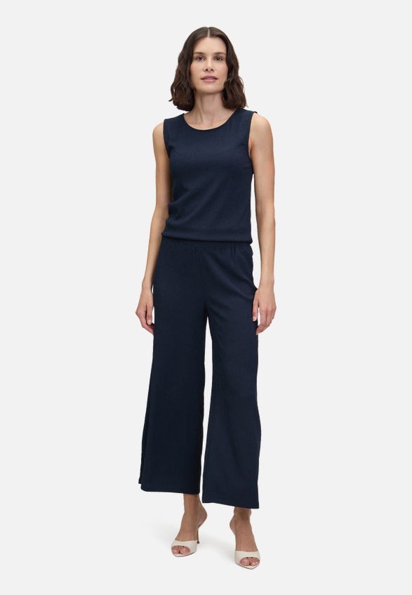 Blusentop mit Struktur / Modellfoto Vorderseite (Outfit)