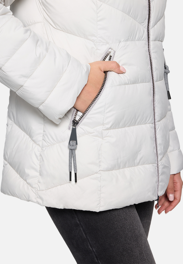 Steppjacke mit abnehmbarer Kapuze / Detailbild