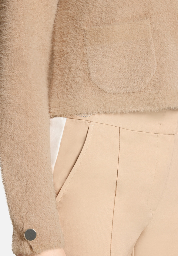 Strick-Cardigan mit aufgesetzten Taschen / Detailbild