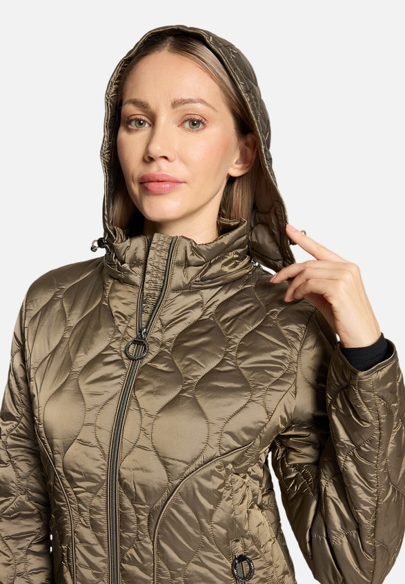 Outdoorjacke mit abnehmbarer Kapuze / Detailbild