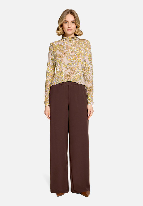 Rollkragenshirt mit Paisley-Muster / Modellfoto Vorderseite (Outfit)