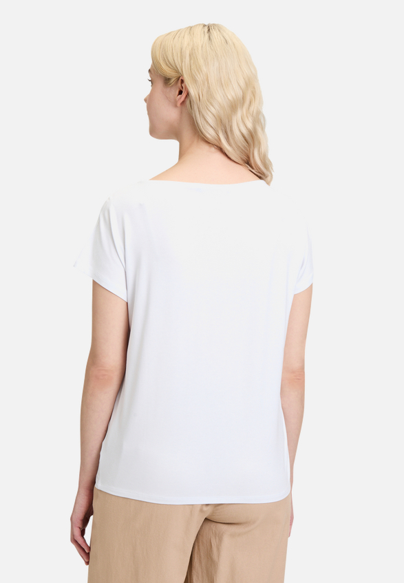 Basic Shirt mit U-Boot-Ausschnitt / Modellfoto Rückseite