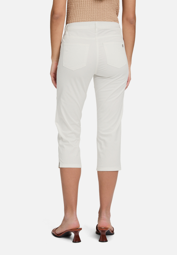 Sommerhose Slim Fit / Modellfoto Rückseite