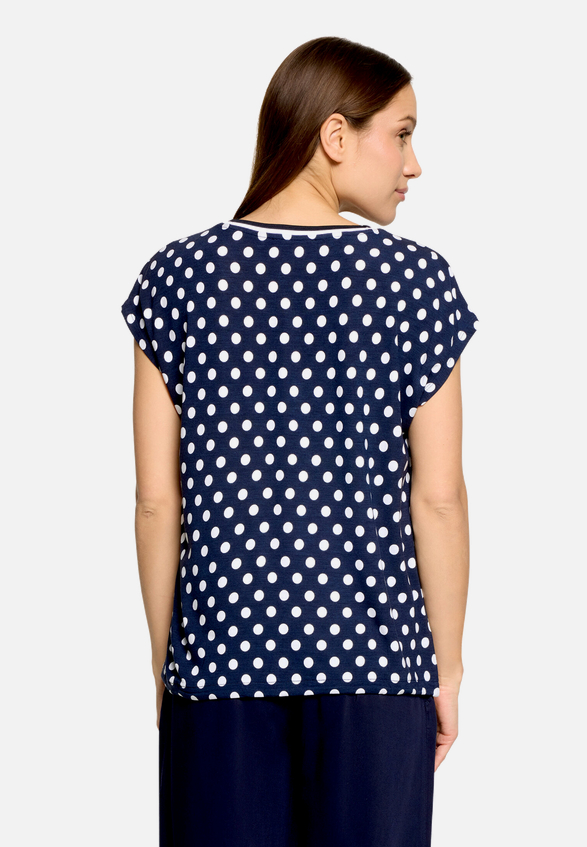 Printshirt mit Tunnelzug / Modellfoto Rückseite