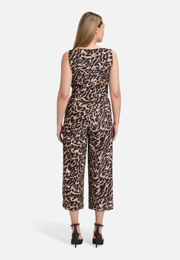 Jumpsuit mit Eingrifftaschen / Modellfoto Rückseite