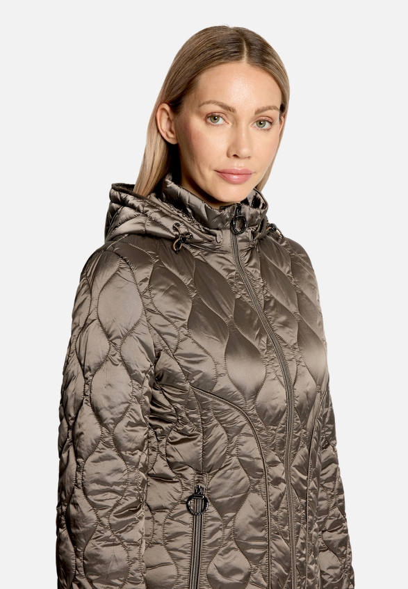 Outdoorjacke mit abnehmbarer Kapuze / Detailbild
