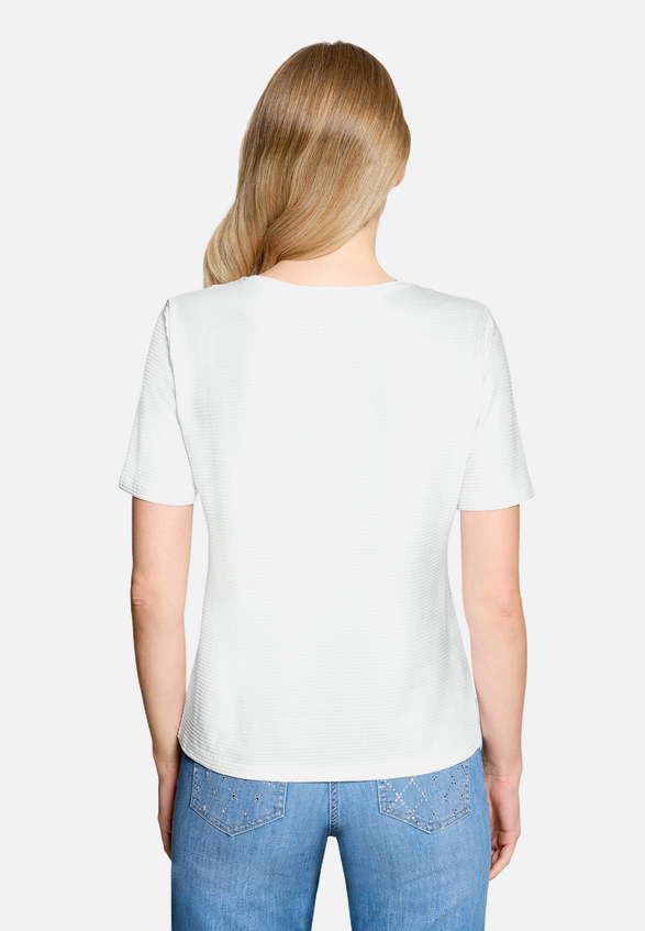 Basic Shirt mit Struktur / Modellfoto Rückseite