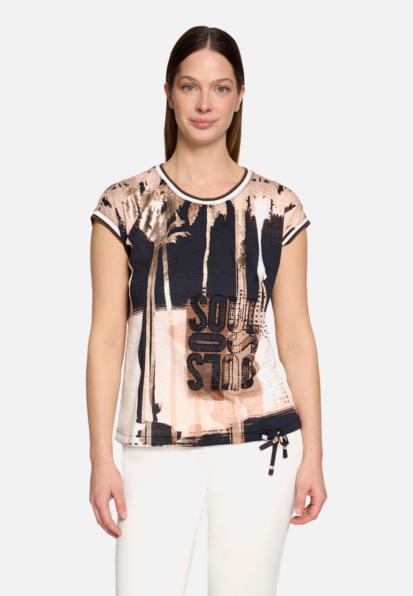 Printshirt mit Tunnelzug / Modellfoto Vorderseite