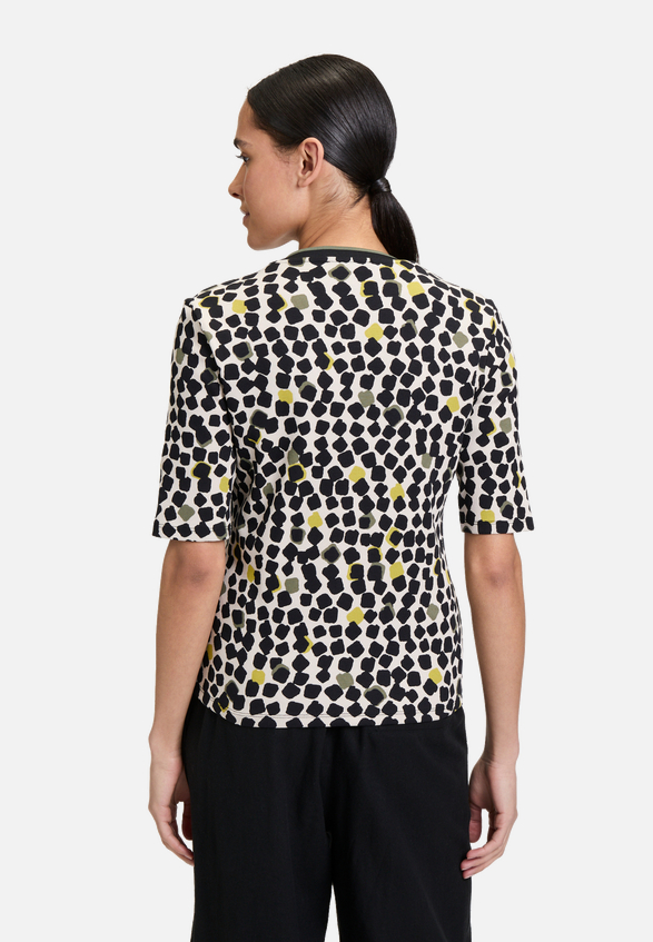 Shirtjacke mit Rippenstruktur / Modellfoto Rückseite