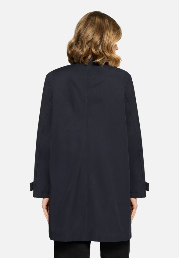 Sommerjacke mit Kragen / Modellfoto Rückseite
