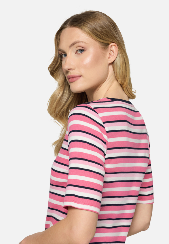 Basic Shirt mit Rippenstruktur / Detailbild