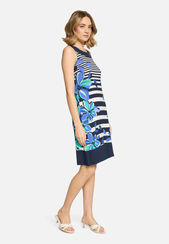 Sommerkleid ohne Arm / Modellfoto Vorderseite (Outfit)