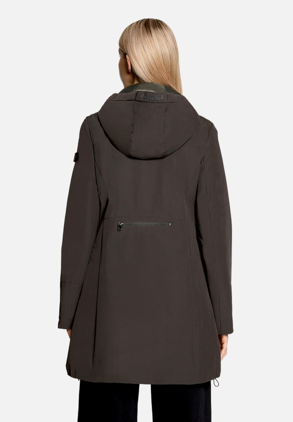 Outdoorjacke mit abnehmbarer Kapuze / Modellfoto Rückseite