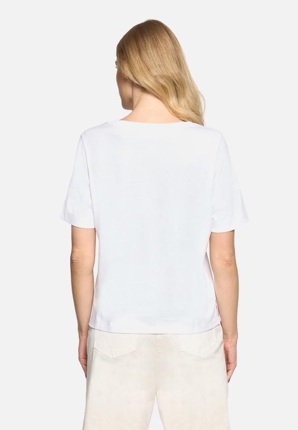 Basic Shirt mit Aufdruck / Modellfoto Rückseite