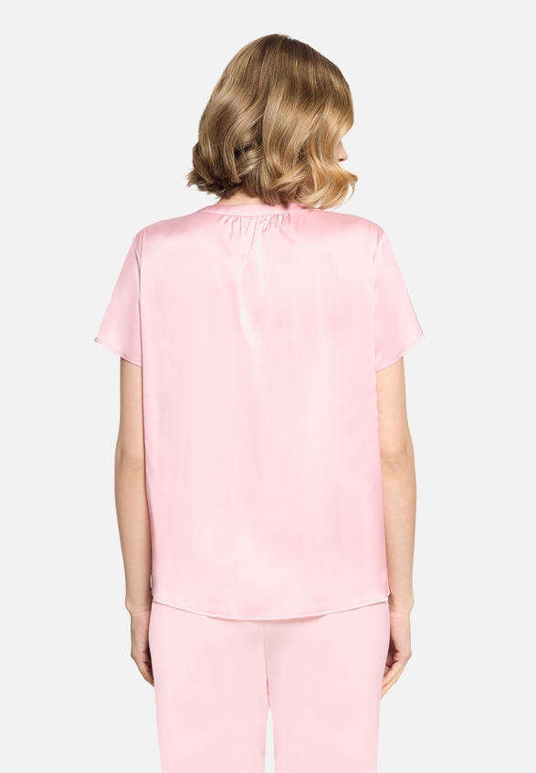 Satin-Bluse kurzarm / Modellfoto Rückseite