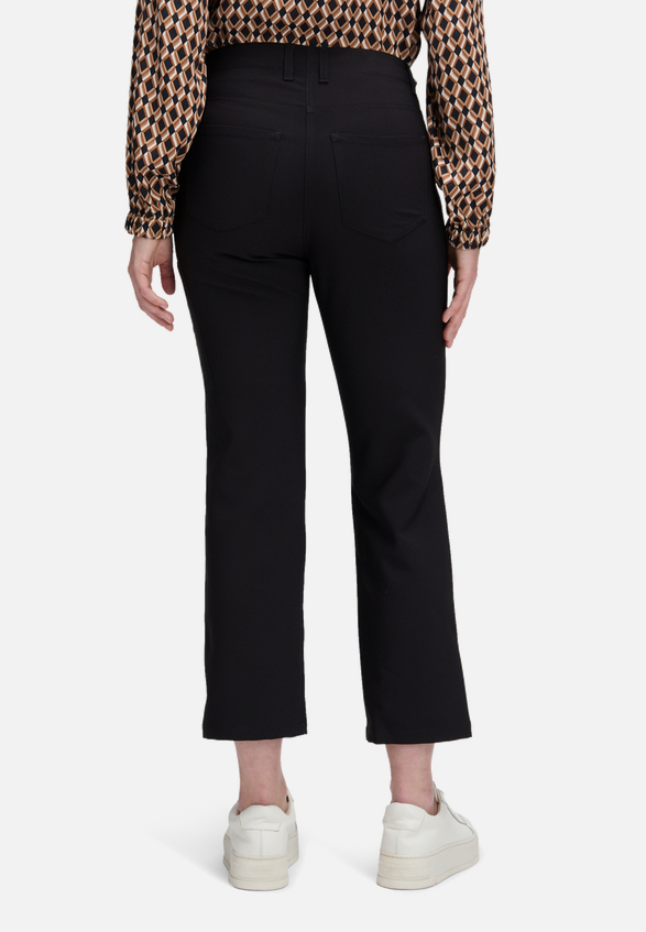 Casual-Hose mit Reißverschluss / Modellfoto Rückseite