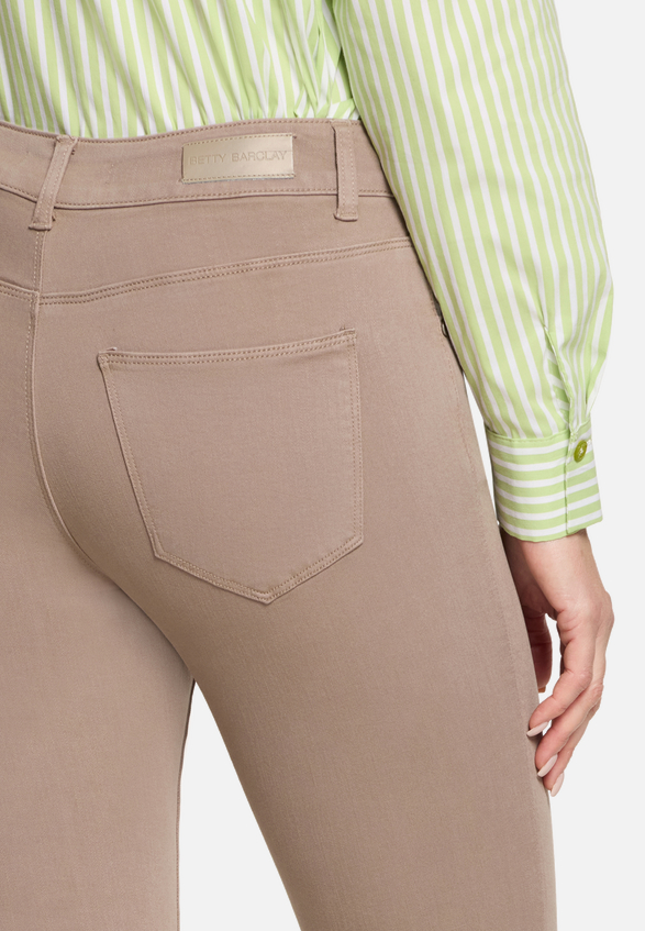 Slim Fit Jeans  mit Stretch-Anteil Style Sunny Short  / Detailbild