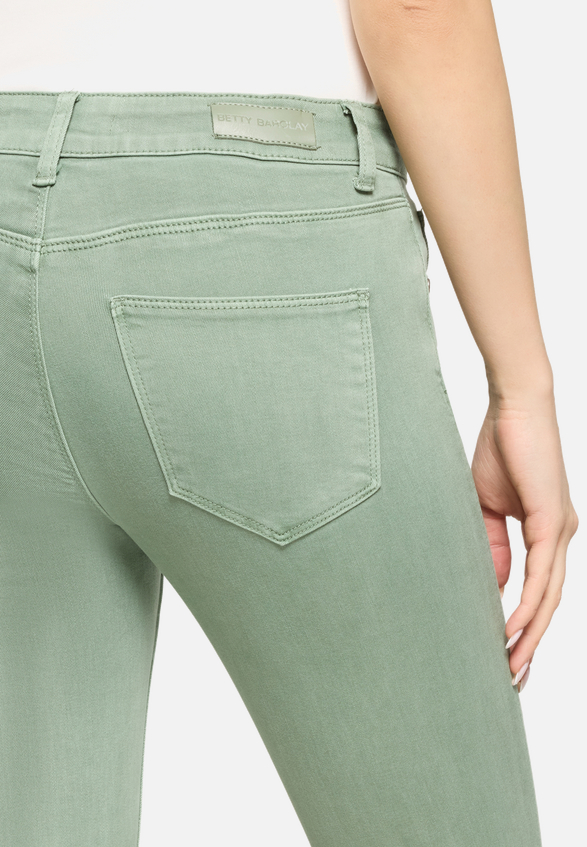 Slim Fit Jeans  mit Stretch-Anteil Style Sunny Short  / Detailbild