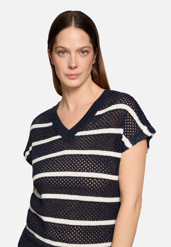 Lochstrick-Pullover mit Streifen / Detailbild