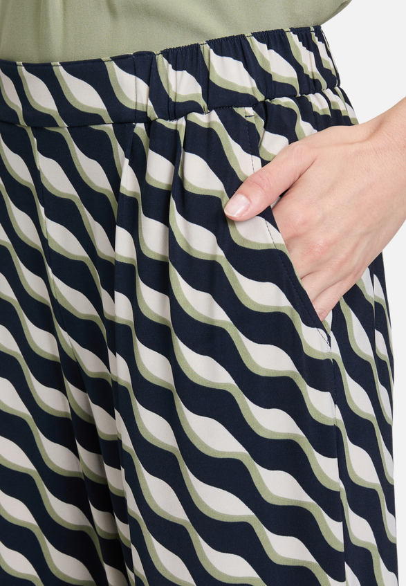 Schlupfhose mit Bundfalten / Detailbild