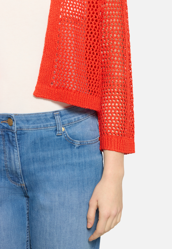 Grobstrickjacke mit Lochmuster / Detailbild