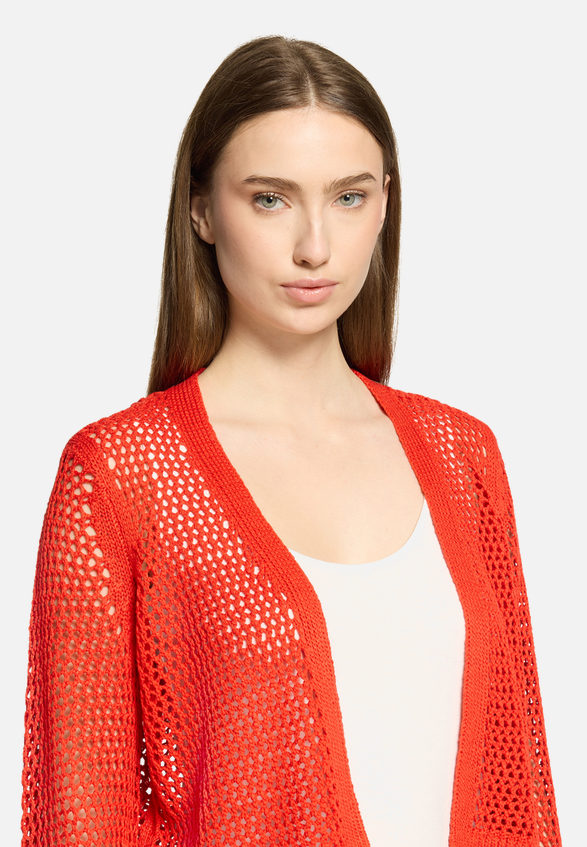 Grobstrickjacke mit Lochmuster / Detailbild