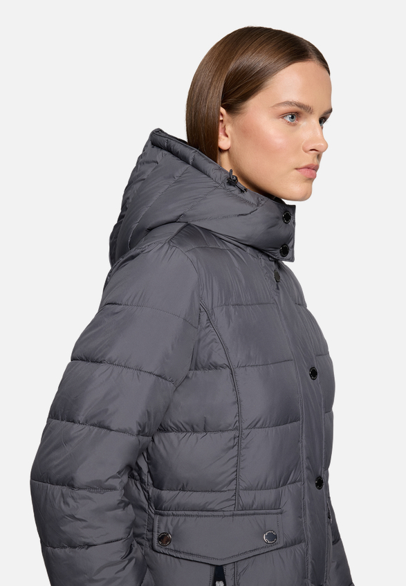 Steppjacke mit abnehmbarer Kapuze / Detailbild