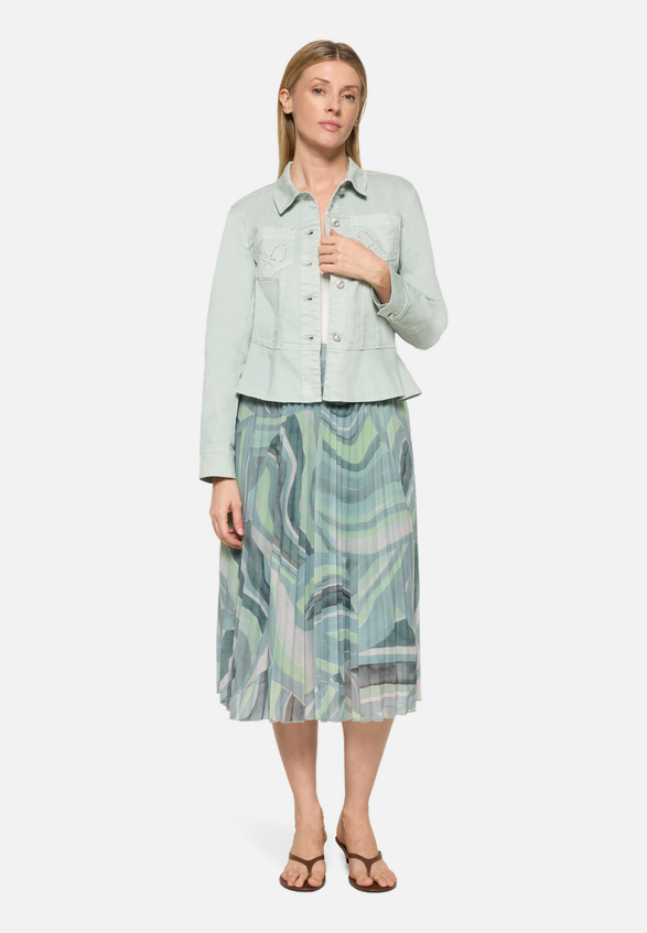 Plisseerock mit Gummizug / Modellfoto Vorderseite (Outfit)