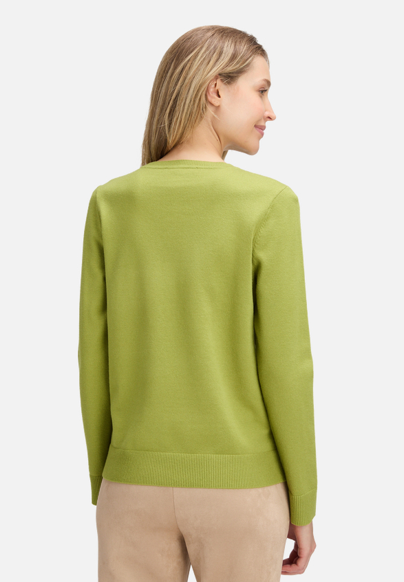Basic-Strickpullover mit Rundhalsausschnitt / Modellfoto Rückseite