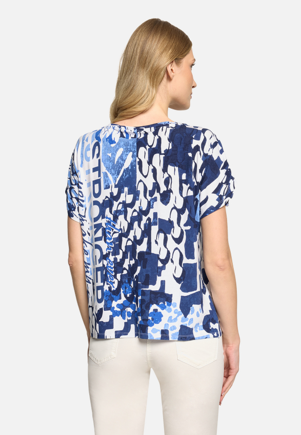 Casual-Shirt mit Aufdruck / Modellfoto Rückseite