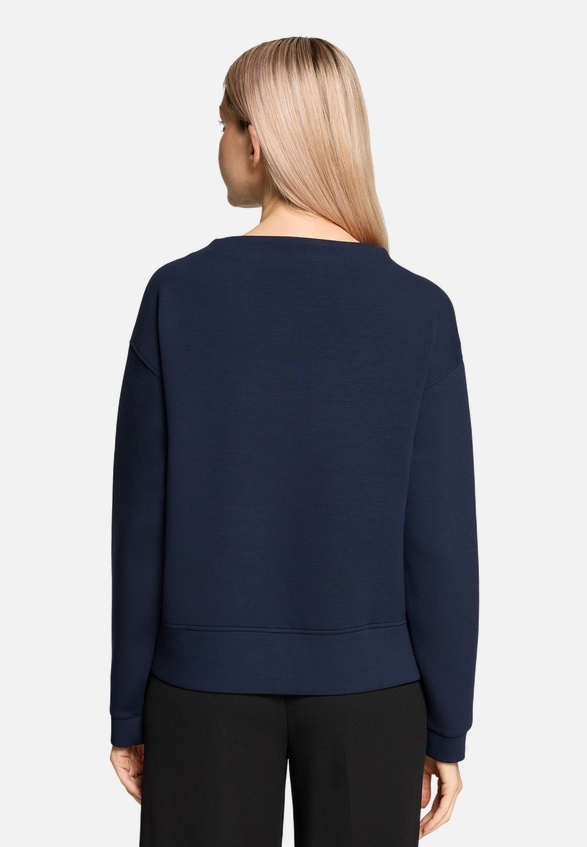 Sweatshirt mit Stehkragen / Modellfoto Rückseite