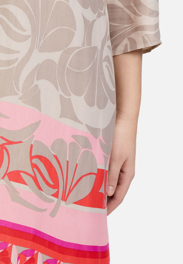 Sommerkleid mit Rundhalsausschnitt / Detailbild