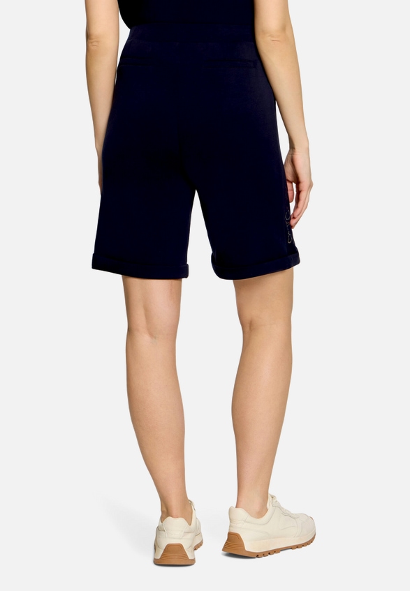 Schlupfhose mit Eingrifftaschen / Modellfoto Rückseite